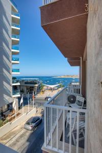 Seafront Home opposite beach with WiFi & AC in Qawra by 360 Estates