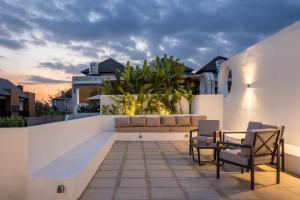 Petite 2bd Villa with Rooftop 4mins to Cemagi Beach