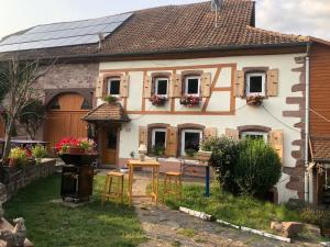 Maison pittoresque à Sainte-Croix-aux-Mines, vue sur la montagne