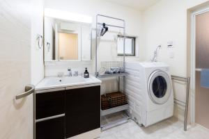 HAJIME STAY KASUGA 3 Free Parking for 2 Cars! Entire 3-Story House 4-Min Walk from JR Kasuga Station