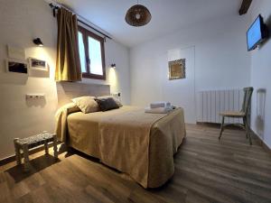 A 20 min de Madrid en Ave CASITA con JARDIN PRIVADO, wifi, SMART TV 55p y aparcamiento en la puerta