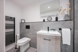 Aurora Heights - Apartment near Ashley Cross