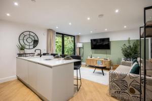 Aurora Heights - Apartment near Ashley Cross