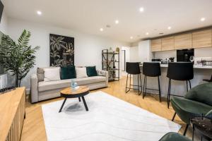 Aurora Heights - Apartment near Ashley Cross