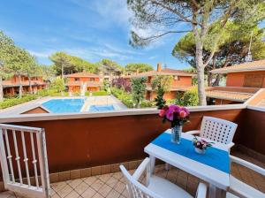 Colorful apartment with balcony-Beahost