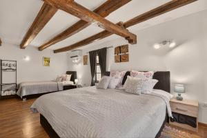 Augustas Authentic Farm House