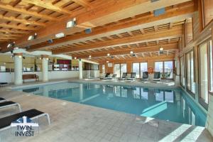 ARC 1950, Appartement 2 chambres 6 personnes, Skis aux pieds, Sauna, Hammam, Jacuzzi, Piscine intérieure et extérieure