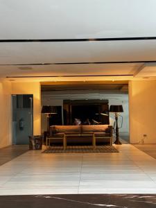 Metro Nook Cozy 2BR Unit with Balcony Facing Rockwell - Acqua Private Residences