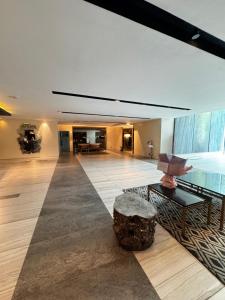 Metro Nook Cozy 2BR Unit with Balcony Facing Rockwell - Acqua Private Residences