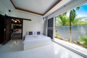 Luxurious 8bedroom villa in Bangtao Large private pool Group vacation villa Free maid and private kitchen service Extended