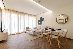 Murillo Brand New Apartment with Private Balcony