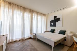 Murillo Brand New Apartment with Private Balcony