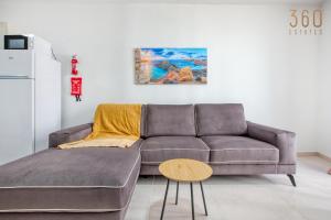 Stylish 2BR Stay with Balcony Sunsets & Sea Views by 360 Estates