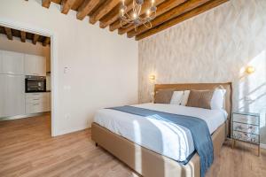 Domus Apostoli Balcony