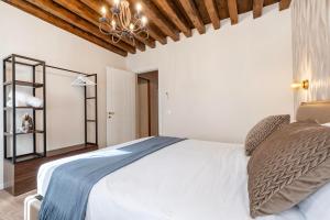 Domus Apostoli Balcony