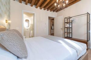 Domus Apostoli Balcony