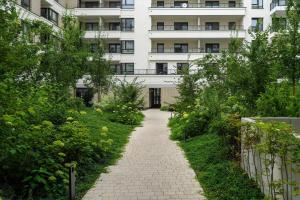 Spacious and Cosy Apartment in Poznań with Parking, Desk and Balcony by Noclegi Renters