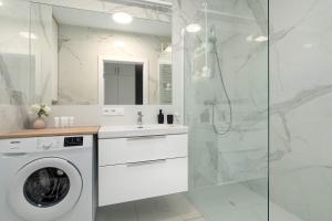 Spacious and Cosy Apartment in Poznań with Parking, Desk and Balcony by Noclegi Renters