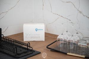 Stylish Terrace Apartment img11