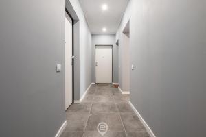 Stylish Terrace Apartment img27