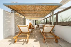 Stylish Terrace Apartment img17