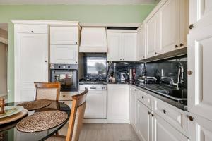 Luxury Seaside Apartment with Bosphorus View in Sarıyer