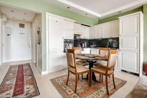 Luxury Seaside Apartment with Bosphorus View in Sarıyer