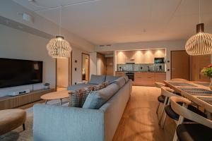 Levillas Levin Cranberry C26
