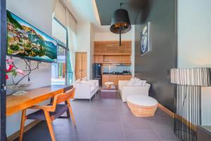 Bangtao Beach 3 bedroom private pool villa in a quiet area near Boat Avenue mono wings