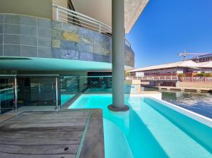 Luxurious, Canal Apt w Pool+WIFI, V&A on Doorstep