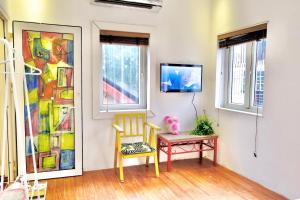 Old Quarter Retreat 3BR Big Living Room