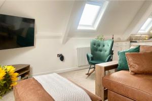 Central Tenby 3-Bedroom Top-Floor Apartment Dog-Friendly Sleeps 6 8