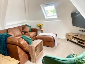 Central Tenby 3-Bedroom Top-Floor Apartment Dog-Friendly Sleeps 6 8