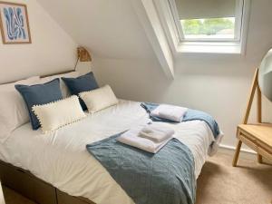 Central Tenby 3-Bedroom Top-Floor Apartment Dog-Friendly Sleeps 6 8