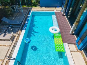 Bangtao Beach 3 bedroom private pool villa in a quiet area near Boat Avenue mono wings