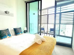 Sydney CBD Top level 2 bedroom Condo with amazing view Pool Gym 3