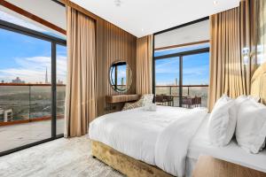 Spacious 3BR Family Stay with Balcony Views of Burj and City Lights
