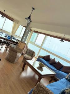 Sobre Las Olas del Mar