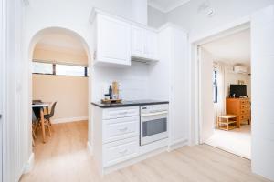 10VDW Self Catering Apartments-Newly Renovated!