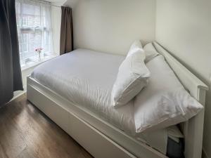 Apartment Two - Uk49592