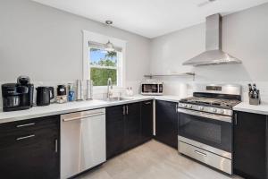 Charming getaway in Weaverville! Great location! - 3hvězdičkové hotely ve městě Weaverville