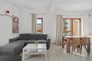 SkyLawn Retreat Free Parking