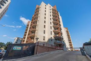 SkyLawn Retreat Free Parking