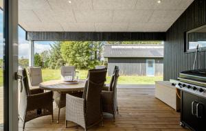 Gorgeous Home In Saltum With Wifi