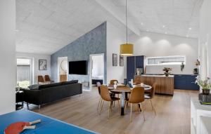 Gorgeous Home In Saltum With Wifi