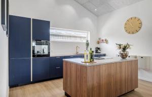 Gorgeous Home In Saltum With Wifi