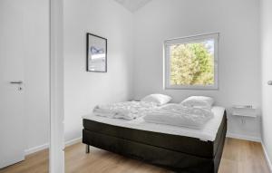 Gorgeous Home In Saltum With Wifi