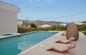 Amazing Home In Seget Vranjica