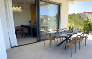 Amazing Home In Seget Vranjica 