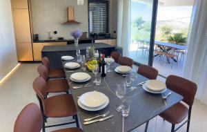 Amazing Home In Seget Vranjica 